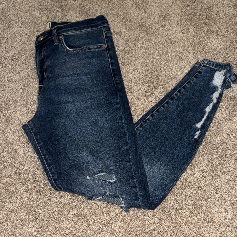We The Free Distressed Blue Jeans Sz 28